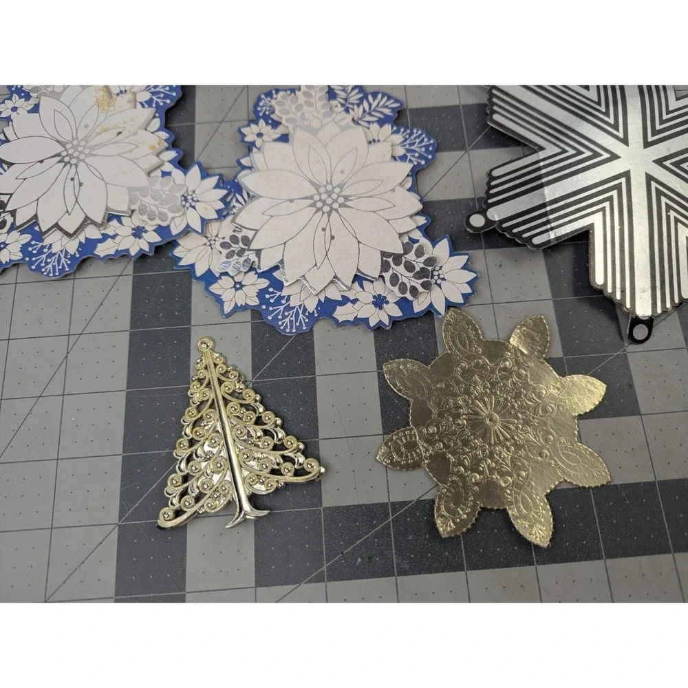 Hallmark Vintage Cards Christmas Decor Hanging Paper Metallic‎ Foil Lot